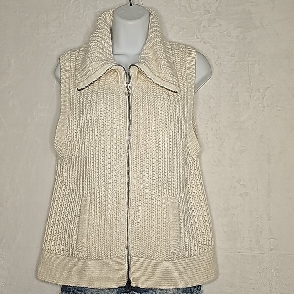 Women's Off White American Eagle Knit Vest with Pockets and FrintZipper Closure